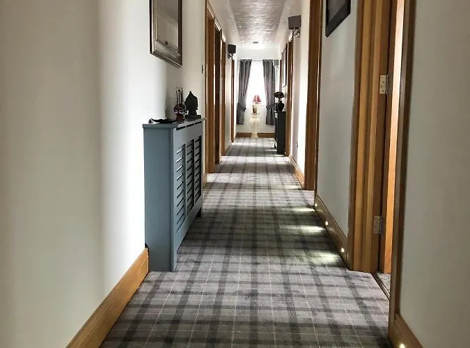 Seacrest לינה וארוחת בוקר 4*