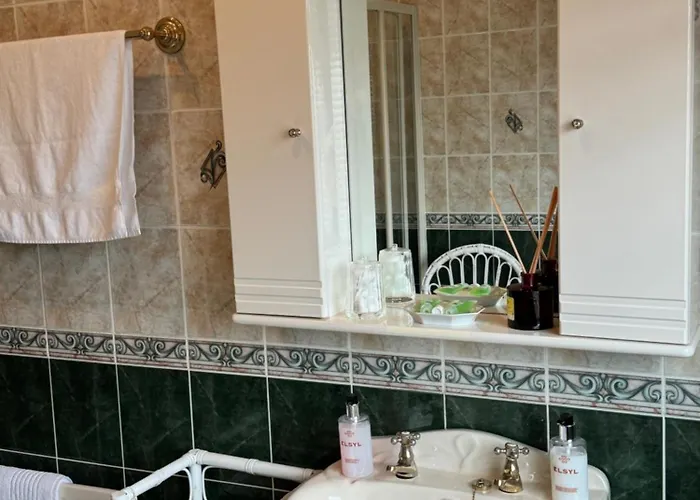 Bed & Breakfast Seacrest 4*