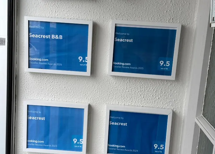 לינה וארוחת בוקר Seacrest 4*